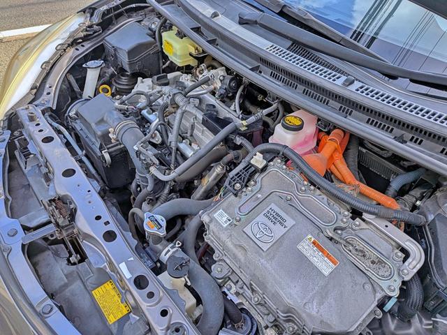 アクア Ｓ　純ナビフルセグ／ＢＴ／ＥＴＣ／スマートキー／純１５ＡＷ／ＣＤ／ＤＶＤ／Ｍサーバー／オートＡＣ／シートリフター／バニティミラー／ウィンカーミラー／オートライト（61枚目）