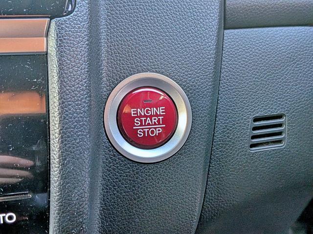 フィット １３Ｇ・Ｆパッケージ　衝突軽減／ナビフルセグ／スマート鍵／禁煙／ＢＴ／アイドリングストップ／ＥＴＣ／ＶＳＡ／ＥＣＯＮモード／チップアップシート／オートＡＣ／バニティミラー／ウィンカーミラー（9枚目）