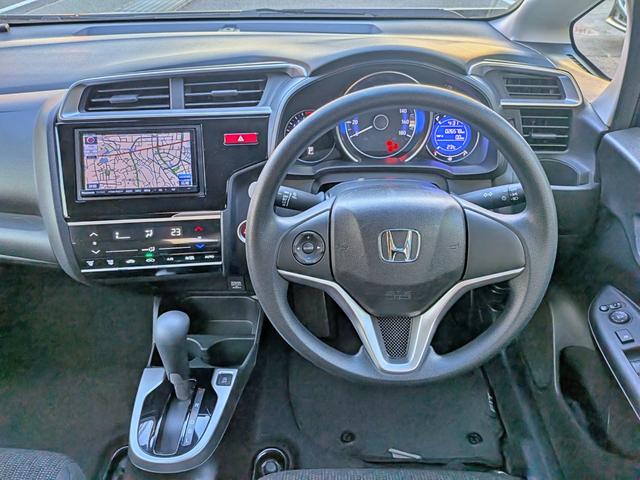 フィット １３Ｇ・Ｆパッケージ　衝突軽減／ナビフルセグ／スマート鍵／禁煙／ＢＴ／アイドリングストップ／ＥＴＣ／ＶＳＡ／ＥＣＯＮモード／チップアップシート／オートＡＣ／バニティミラー／ウィンカーミラー（23枚目）