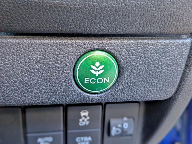 フィット １３Ｇ・Ｆパッケージ　衝突軽減／ナビフルセグ／スマート鍵／禁煙／ＢＴ／アイドリングストップ／ＥＴＣ／ＶＳＡ／ＥＣＯＮモード／チップアップシート／オートＡＣ／バニティミラー／ウィンカーミラー（33枚目）