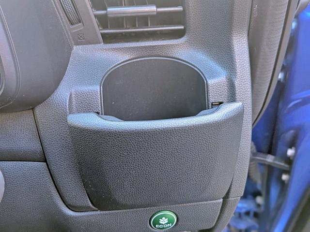 フィット １３Ｇ・Ｆパッケージ　衝突軽減／ナビフルセグ／スマート鍵／禁煙／ＢＴ／アイドリングストップ／ＥＴＣ／ＶＳＡ／ＥＣＯＮモード／チップアップシート／オートＡＣ／バニティミラー／ウィンカーミラー（41枚目）