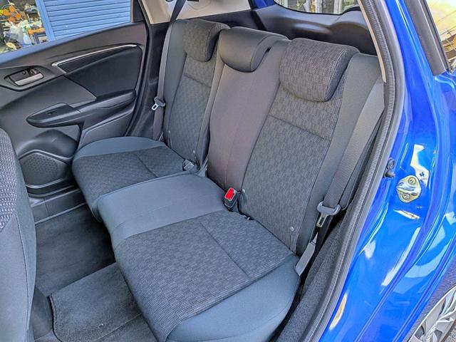 フィット １３Ｇ・Ｆパッケージ　衝突軽減／ナビフルセグ／スマート鍵／禁煙／ＢＴ／アイドリングストップ／ＥＴＣ／ＶＳＡ／ＥＣＯＮモード／チップアップシート／オートＡＣ／バニティミラー／ウィンカーミラー（56枚目）