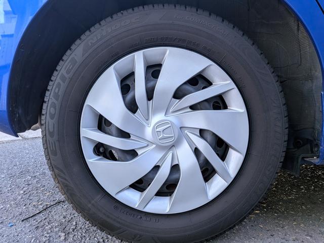 フィット １３Ｇ・Ｆパッケージ　衝突軽減／ナビフルセグ／スマート鍵／禁煙／ＢＴ／アイドリングストップ／ＥＴＣ／ＶＳＡ／ＥＣＯＮモード／チップアップシート／オートＡＣ／バニティミラー／ウィンカーミラー（61枚目）