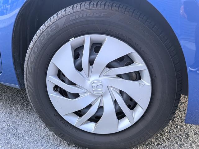 フィット １３Ｇ・Ｆパッケージ　衝突軽減／ナビフルセグ／スマート鍵／禁煙／ＢＴ／アイドリングストップ／ＥＴＣ／ＶＳＡ／ＥＣＯＮモード／チップアップシート／オートＡＣ／バニティミラー／ウィンカーミラー（62枚目）