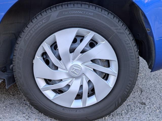 フィット １３Ｇ・Ｆパッケージ　衝突軽減／ナビフルセグ／スマート鍵／禁煙／ＢＴ／アイドリングストップ／ＥＴＣ／ＶＳＡ／ＥＣＯＮモード／チップアップシート／オートＡＣ／バニティミラー／ウィンカーミラー（63枚目）