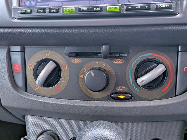 ステラ カスタムR 純HDDナビ/Bカメラ/キーレス/禁煙/HID/リアコーナーセンサー/CD/DVD/Mサーバー/フォグ/純14AW/ベンチシート/ウィンカーミラー/バニティミラー/エアコン(8枚目)