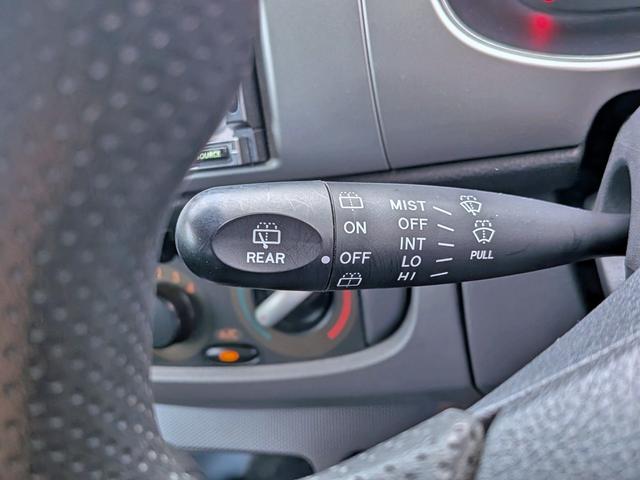 ステラ カスタムR 純HDDナビ/Bカメラ/キーレス/禁煙/HID/リアコーナーセンサー/CD/DVD/Mサーバー/フォグ/純14AW/ベンチシート/ウィンカーミラー/バニティミラー/エアコン(29枚目)