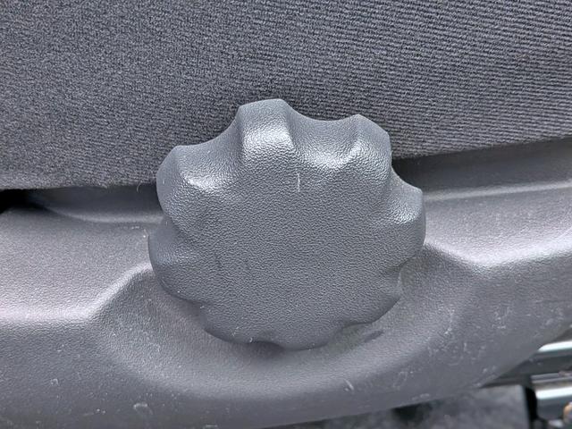 ステラ カスタムR 純HDDナビ/Bカメラ/キーレス/禁煙/HID/リアコーナーセンサー/CD/DVD/Mサーバー/フォグ/純14AW/ベンチシート/ウィンカーミラー/バニティミラー/エアコン(33枚目)