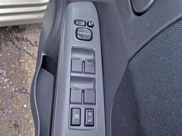 ステラ カスタムR 純HDDナビ/Bカメラ/キーレス/禁煙/HID/リアコーナーセンサー/CD/DVD/Mサーバー/フォグ/純14AW/ベンチシート/ウィンカーミラー/バニティミラー/エアコン(34枚目)