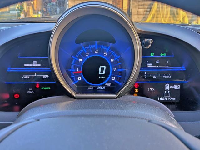 CR-Z α 6MT/ダウンサス/社外マフラー&ウィング/クルコン/スマートキー/ステリモ/HID/フォグ/オートライト/オートAC/CD/AUX/外17AW/外タワーバー/VSA/バニティミラー/ウィンカーミラー(27枚目)