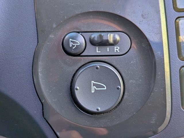 CR-Z α 6MT/ダウンサス/社外マフラー&ウィング/クルコン/スマートキー/ステリモ/HID/フォグ/オートライト/オートAC/CD/AUX/外17AW/外タワーバー/VSA/バニティミラー/ウィンカーミラー(31枚目)