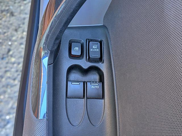 CR-Z α 6MT/ダウンサス/社外マフラー&ウィング/クルコン/スマートキー/ステリモ/HID/フォグ/オートライト/オートAC/CD/AUX/外17AW/外タワーバー/VSA/バニティミラー/ウィンカーミラー(36枚目)