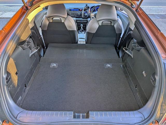 CR-Z α 6MT/ダウンサス/社外マフラー&ウィング/クルコン/スマートキー/ステリモ/HID/フォグ/オートライト/オートAC/CD/AUX/外17AW/外タワーバー/VSA/バニティミラー/ウィンカーミラー(47枚目)