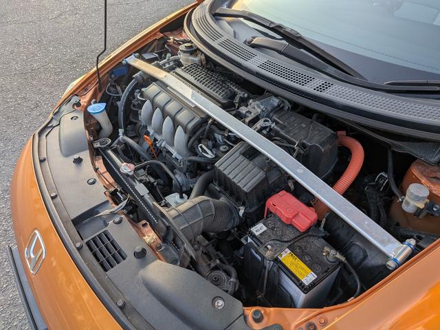 CR-Z α 6MT/ダウンサス/社外マフラー&ウィング/クルコン/スマートキー/ステリモ/HID/フォグ/オートライト/オートAC/CD/AUX/外17AW/外タワーバー/VSA/バニティミラー/ウィンカーミラー(56枚目)