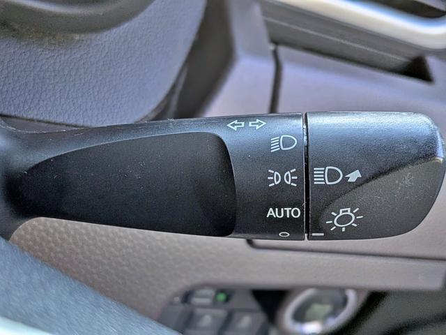 ルーミー G-T 衝突軽減/純ナビ/Bカメラ/両側電動/クルコン/BT/スマートキー/ステリモ/リアコーナーセンサー/ETC/純15AW/地デジ/CD/AUX/オートAC/アイドリングSTOP/ウィンカーミラー(41枚目)