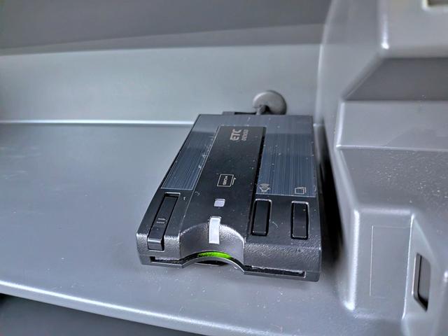 プリウス S 純HDDナビフルセグ/Bカメラ/スマートキー/BT/オートライト/フォグ/オートAC/ETC/シートリフター/バニティミラー/純15AW/AUX/CD/DVD(9枚目)