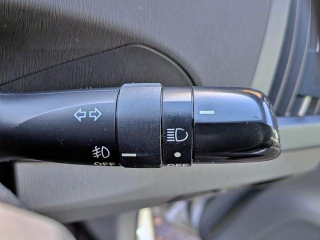 プリウス S 純HDDナビフルセグ/Bカメラ/スマートキー/BT/オートライト/フォグ/オートAC/ETC/シートリフター/バニティミラー/純15AW/AUX/CD/DVD(33枚目)