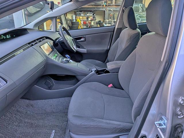 プリウス S 純HDDナビフルセグ/Bカメラ/スマートキー/BT/オートライト/フォグ/オートAC/ETC/シートリフター/バニティミラー/純15AW/AUX/CD/DVD(44枚目)