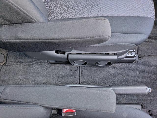 プレマシー ２０ＣＳ　純ＨＤＤナビ地デジ／Ｂカメラ／両側電動／ＥＴＣ／禁煙／Ｍサーバ／スマートキー／オートＡＣ／ステリモ／バニティミラー／ウォークスルー／ＣＤ／ＤＶＤ／ＵＳＢ（36枚目）