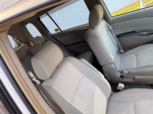 アイシス プラタナリミテッド　プラタナリミテッド　両側電動スライドドア　純正ナビ　バックカメラ　純正１６インチアルミホイール　三列シート　オートヘッドライト　スマートドアロック　オートエアコン　タイミングチェーン（7枚目）