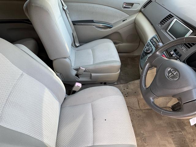 アイシス プラタナリミテッド　プラタナリミテッド　両側電動スライドドア　純正ナビ　バックカメラ　純正１６インチアルミホイール　三列シート　オートヘッドライト　スマートドアロック　オートエアコン　タイミングチェーン（9枚目）