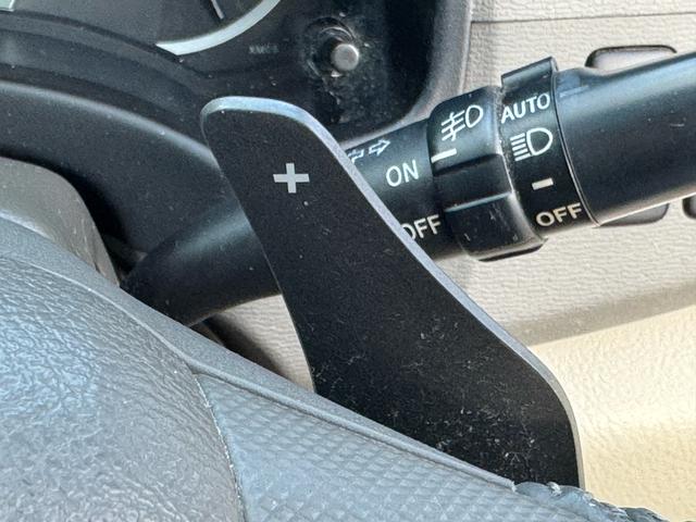 アイシス プラタナリミテッド　プラタナリミテッド　両側電動スライドドア　純正ナビ　バックカメラ　純正１６インチアルミホイール　三列シート　オートヘッドライト　スマートドアロック　オートエアコン　タイミングチェーン（14枚目）