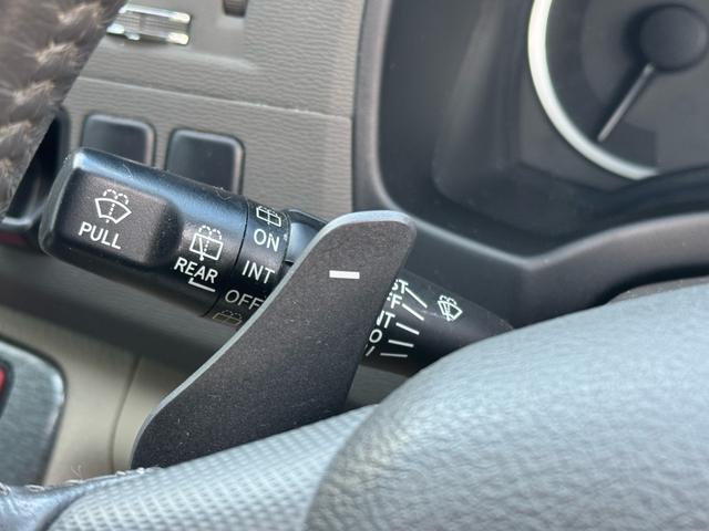 アイシス プラタナリミテッド　プラタナリミテッド　両側電動スライドドア　純正ナビ　バックカメラ　純正１６インチアルミホイール　三列シート　オートヘッドライト　スマートドアロック　オートエアコン　タイミングチェーン（15枚目）