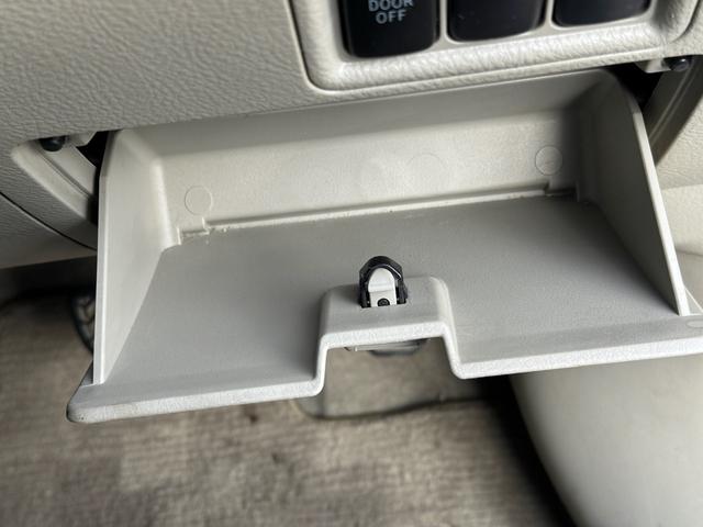 アイシス プラタナリミテッド　プラタナリミテッド　両側電動スライドドア　純正ナビ　バックカメラ　純正１６インチアルミホイール　三列シート　オートヘッドライト　スマートドアロック　オートエアコン　タイミングチェーン（20枚目）