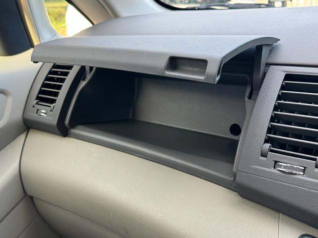 アイシス プラタナリミテッド　プラタナリミテッド　両側電動スライドドア　純正ナビ　バックカメラ　純正１６インチアルミホイール　三列シート　オートヘッドライト　スマートドアロック　オートエアコン　タイミングチェーン（27枚目）