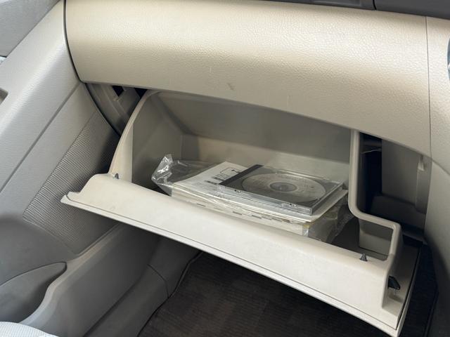 アイシス プラタナリミテッド　プラタナリミテッド　両側電動スライドドア　純正ナビ　バックカメラ　純正１６インチアルミホイール　三列シート　オートヘッドライト　スマートドアロック　オートエアコン　タイミングチェーン（28枚目）