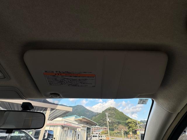 アイシス プラタナリミテッド　プラタナリミテッド　両側電動スライドドア　純正ナビ　バックカメラ　純正１６インチアルミホイール　三列シート　オートヘッドライト　スマートドアロック　オートエアコン　タイミングチェーン（29枚目）