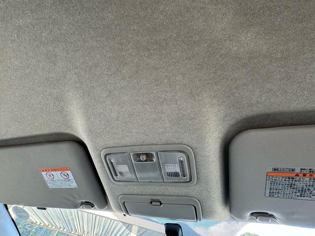 アイシス プラタナリミテッド　プラタナリミテッド　両側電動スライドドア　純正ナビ　バックカメラ　純正１６インチアルミホイール　三列シート　オートヘッドライト　スマートドアロック　オートエアコン　タイミングチェーン（30枚目）