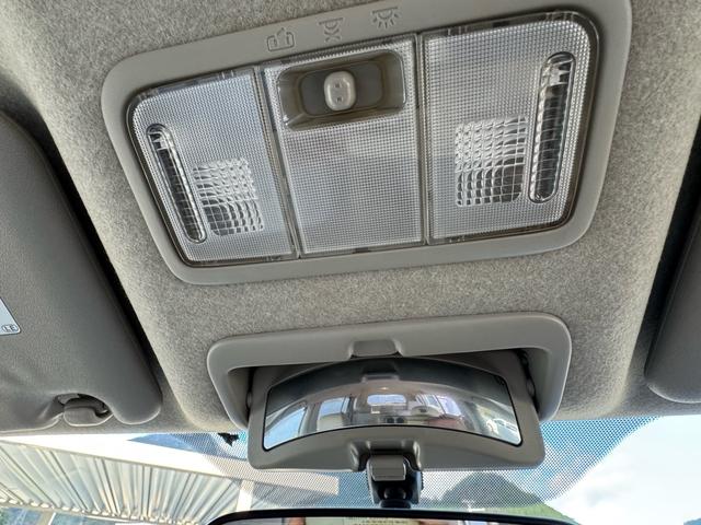 アイシス プラタナリミテッド　プラタナリミテッド　両側電動スライドドア　純正ナビ　バックカメラ　純正１６インチアルミホイール　三列シート　オートヘッドライト　スマートドアロック　オートエアコン　タイミングチェーン（31枚目）