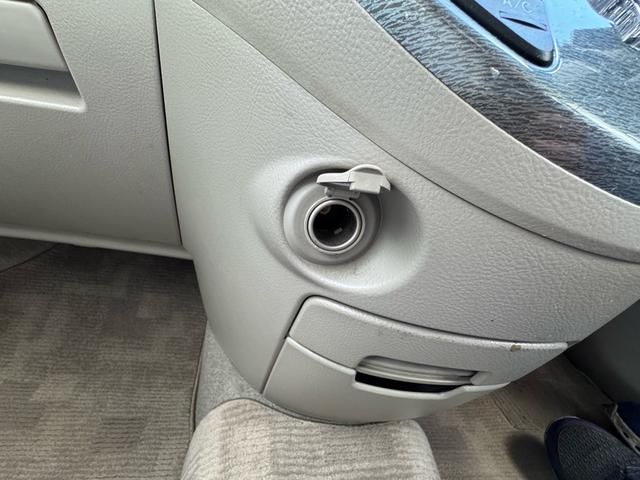 アイシス プラタナリミテッド　プラタナリミテッド　両側電動スライドドア　純正ナビ　バックカメラ　純正１６インチアルミホイール　三列シート　オートヘッドライト　スマートドアロック　オートエアコン　タイミングチェーン（33枚目）