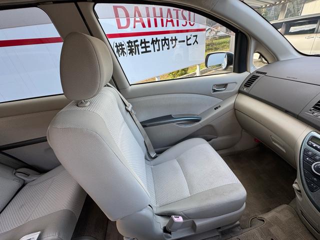 アイシス プラタナリミテッド　プラタナリミテッド　両側電動スライドドア　純正ナビ　バックカメラ　純正１６インチアルミホイール　三列シート　オートヘッドライト　スマートドアロック　オートエアコン　タイミングチェーン（35枚目）