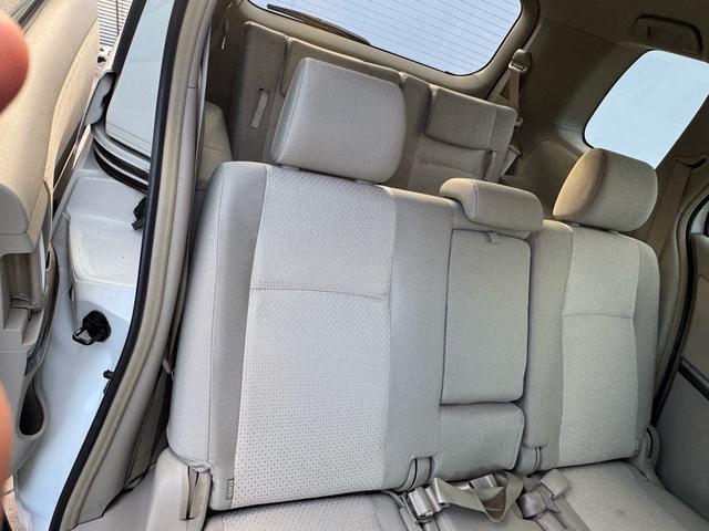 アイシス プラタナリミテッド　プラタナリミテッド　両側電動スライドドア　純正ナビ　バックカメラ　純正１６インチアルミホイール　三列シート　オートヘッドライト　スマートドアロック　オートエアコン　タイミングチェーン（50枚目）