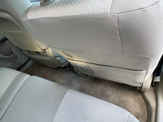 アイシス プラタナリミテッド　プラタナリミテッド　両側電動スライドドア　純正ナビ　バックカメラ　純正１６インチアルミホイール　三列シート　オートヘッドライト　スマートドアロック　オートエアコン　タイミングチェーン（52枚目）