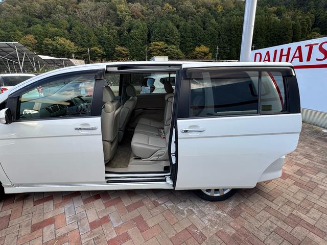 アイシス プラタナリミテッド　プラタナリミテッド　両側電動スライドドア　純正ナビ　バックカメラ　純正１６インチアルミホイール　三列シート　オートヘッドライト　スマートドアロック　オートエアコン　タイミングチェーン（55枚目）