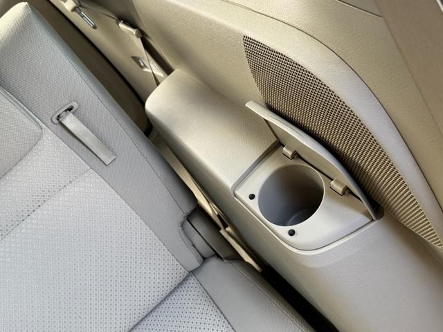 アイシス プラタナリミテッド　プラタナリミテッド　両側電動スライドドア　純正ナビ　バックカメラ　純正１６インチアルミホイール　三列シート　オートヘッドライト　スマートドアロック　オートエアコン　タイミングチェーン（59枚目）