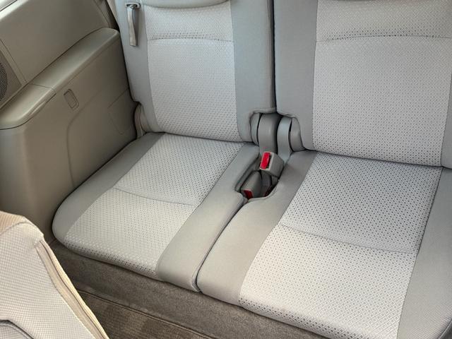 アイシス プラタナリミテッド　プラタナリミテッド　両側電動スライドドア　純正ナビ　バックカメラ　純正１６インチアルミホイール　三列シート　オートヘッドライト　スマートドアロック　オートエアコン　タイミングチェーン（60枚目）