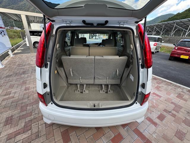 アイシス プラタナリミテッド　プラタナリミテッド　両側電動スライドドア　純正ナビ　バックカメラ　純正１６インチアルミホイール　三列シート　オートヘッドライト　スマートドアロック　オートエアコン　タイミングチェーン（65枚目）