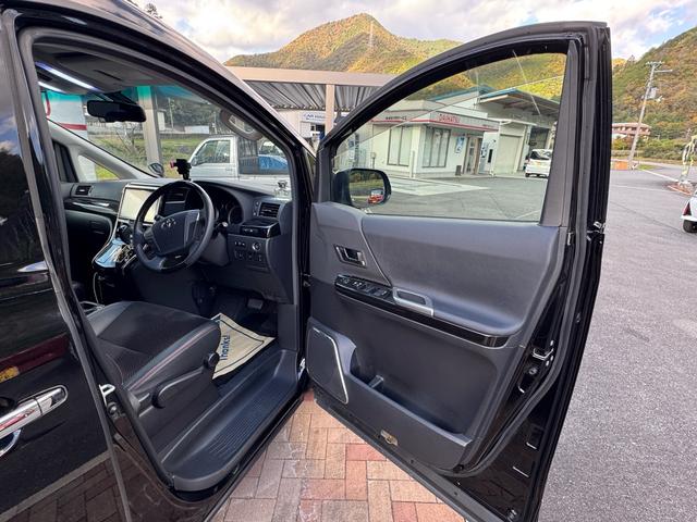 ヴェルファイア ２．４Ｚ　ゴールデンアイズＩＩ　２．４Ｚ　ゴールデンアイズＩＩ　フロントスポイラー　後席モニター　バックカメラ　両側電動スライドドア　ドライブレコーダー　クルーズコントロール　ハーフレザーシート　ＥＴＣ　クリアランスソナー（8枚目）