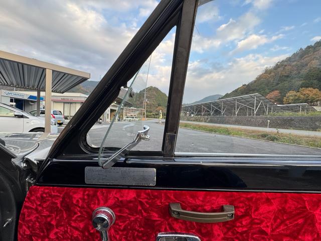 サニートラック ＤＸ　ＤＸ　シルバー全塗装　４ＭＴ　Ｆスポイラー　ＭＯＭＯステアリング　社外ホイール　丸目２灯フェイス　フェンダーミラー　社外マフラー（10枚目）