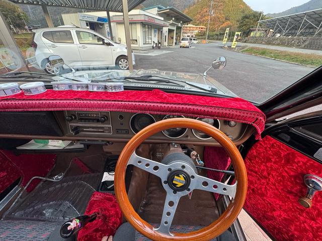 サニートラック ＤＸ　ＤＸ　シルバー全塗装　４ＭＴ　Ｆスポイラー　ＭＯＭＯステアリング　社外ホイール　丸目２灯フェイス　フェンダーミラー　社外マフラー（15枚目）