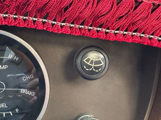 サニートラック ＤＸ　ＤＸ　シルバー全塗装　４ＭＴ　Ｆスポイラー　ＭＯＭＯステアリング　社外ホイール　丸目２灯フェイス　フェンダーミラー　社外マフラー（17枚目）