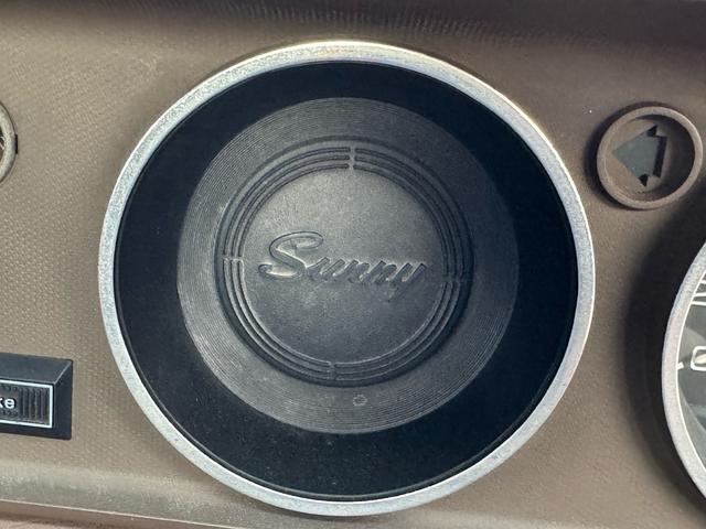 サニートラック ＤＸ　ＤＸ　シルバー全塗装　４ＭＴ　Ｆスポイラー　ＭＯＭＯステアリング　社外ホイール　丸目２灯フェイス　フェンダーミラー　社外マフラー（21枚目）