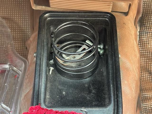 サニートラック ＤＸ　ＤＸ　シルバー全塗装　４ＭＴ　Ｆスポイラー　ＭＯＭＯステアリング　社外ホイール　丸目２灯フェイス　フェンダーミラー　社外マフラー（27枚目）