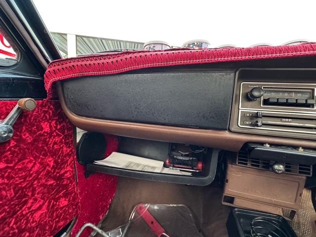 サニートラック ＤＸ　ＤＸ　シルバー全塗装　４ＭＴ　Ｆスポイラー　ＭＯＭＯステアリング　社外ホイール　丸目２灯フェイス　フェンダーミラー　社外マフラー（30枚目）