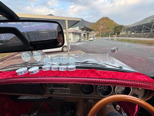 サニートラック ＤＸ　ＤＸ　シルバー全塗装　４ＭＴ　Ｆスポイラー　ＭＯＭＯステアリング　社外ホイール　丸目２灯フェイス　フェンダーミラー　社外マフラー（31枚目）