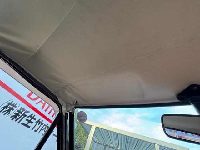 サニートラック ＤＸ　ＤＸ　シルバー全塗装　４ＭＴ　Ｆスポイラー　ＭＯＭＯステアリング　社外ホイール　丸目２灯フェイス　フェンダーミラー　社外マフラー（34枚目）